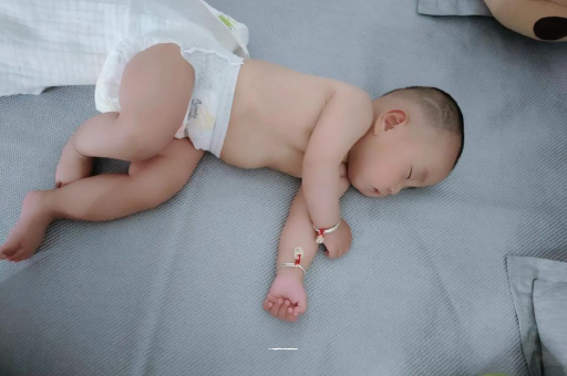 鹤岗三个月宝宝抬头不稳